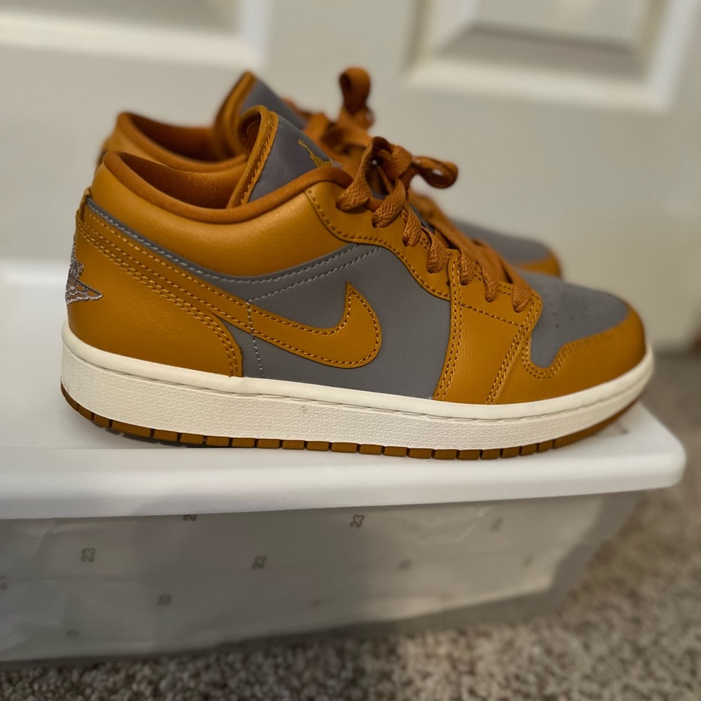 Jordan 1 low top Women's Sneakers in Mustard and Gray - Picture 4 of 5